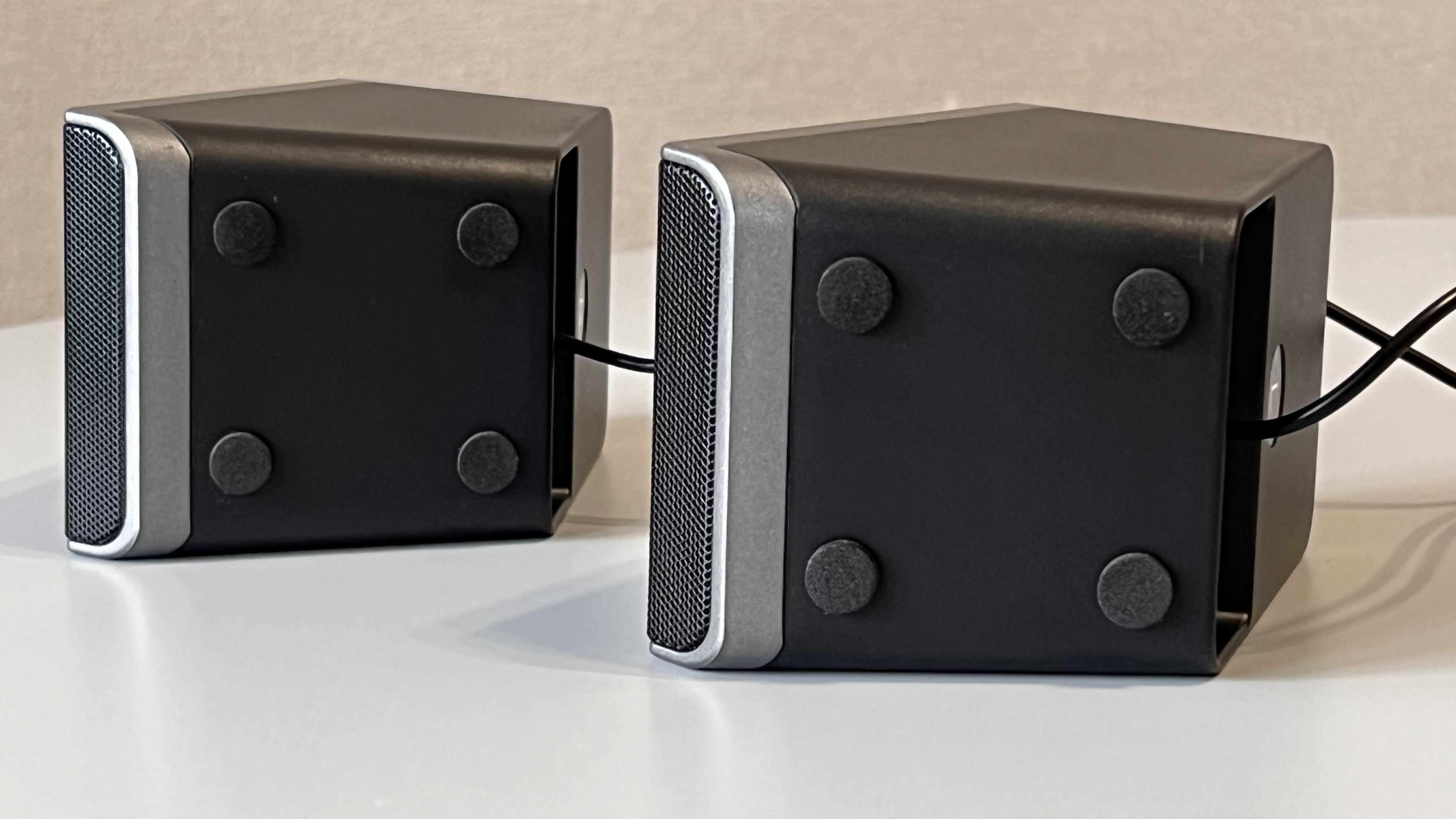 Обзор Bluetooth колонок Оклик OK-450 — мощный и четкий звук по хорошей цене