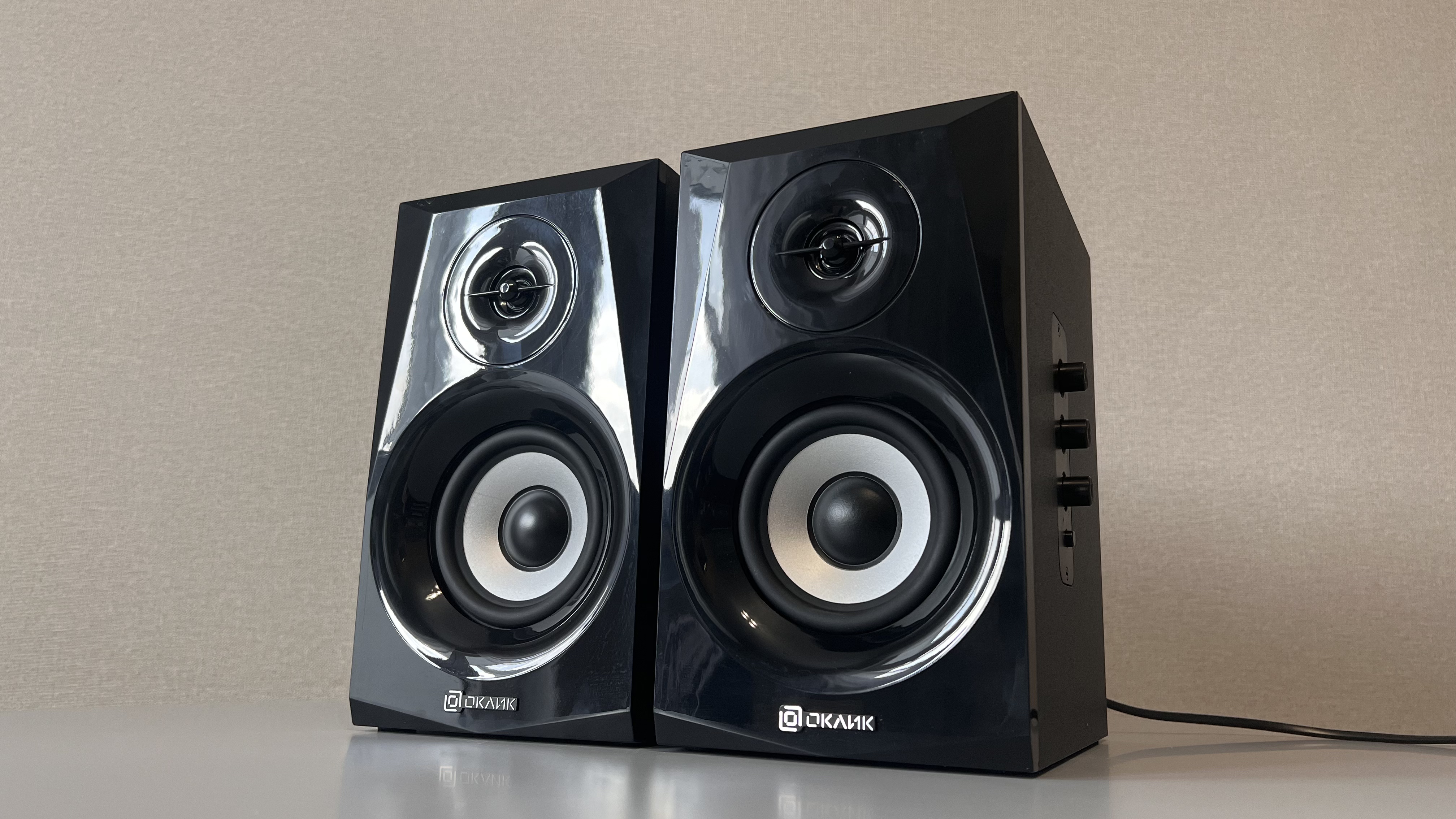 Двухполосная акустическая система Оклик OK-166 с мощным звуком и Bluetooth соединением
